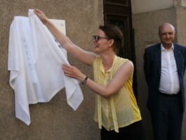 Emily Artmann und Bezirksvorsteherin-Stellvertreter Pschirer Robert 