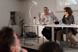 Performance der klasse zur erotischen poesie mit Fritz Ostermayer unter der Leitung von Timo Brandt 