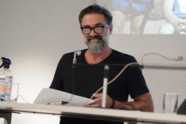 Performance der klasse zur erotischen poesie unter der Leitung von Timo Brandt 