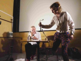 Performance von Fritz Ostermayer und Ann Cotten 