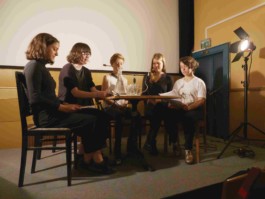 Lesung von Schülerinnen und Schülern, die Graphische, Bernhard Bär und Stani Bär 