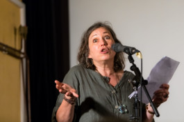 Performance med aan schwoazzn lebdob der schule für dichtung 