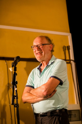 Performance med aan schwoazzn lebdob der schule für dichtung 