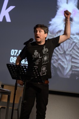 Sprachspiel. Biennale West.