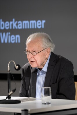 Sprachspiel. Biennale West.